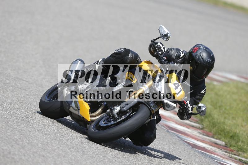 /Archiv-2025/09 22.04.2025 Cornu Master School ADR/rot-rouge/41